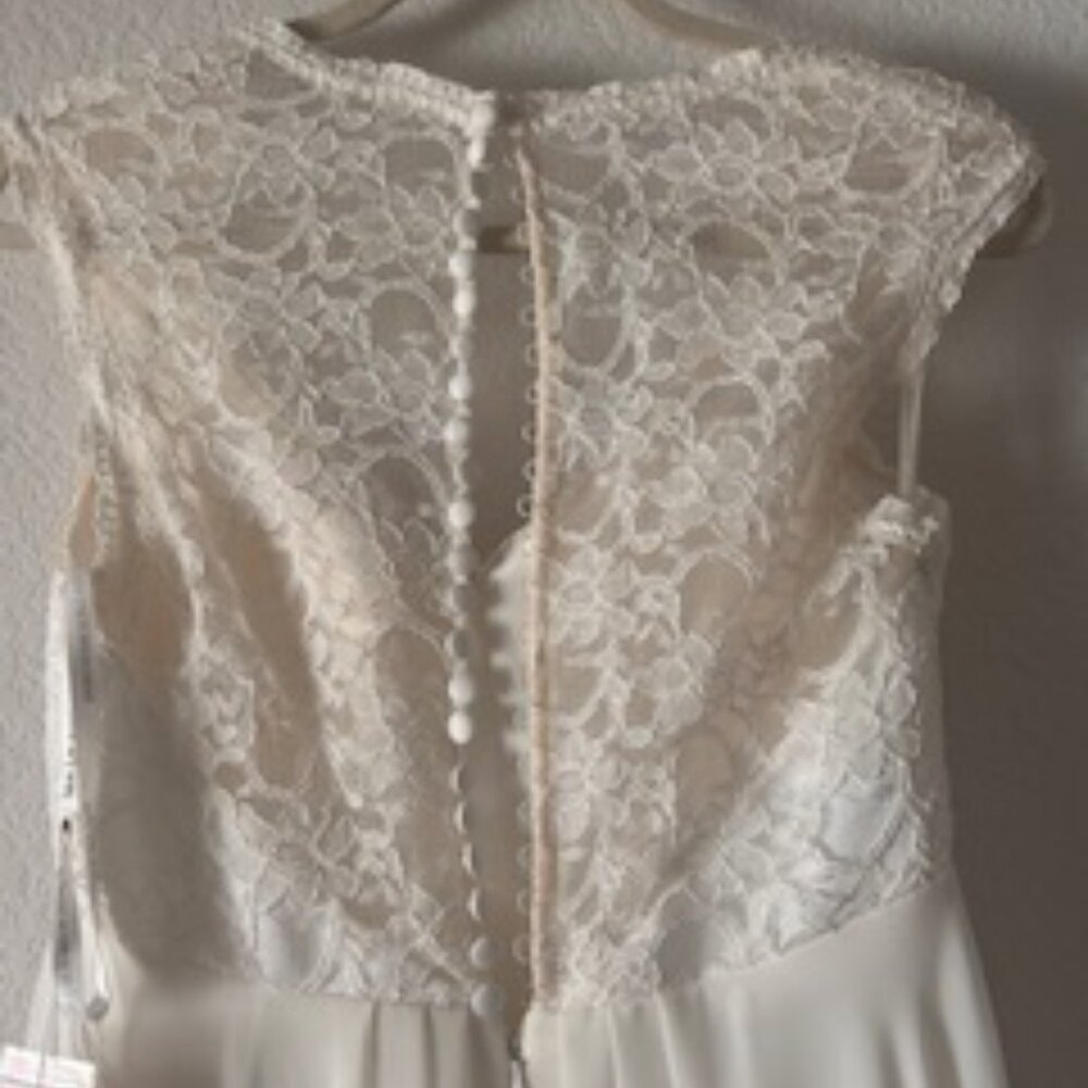 Beautiful wedding dress, light with lace - Picture 4 of 4